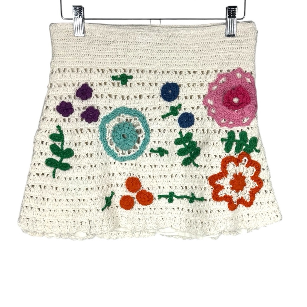 Tuckernuck Love The Label Leighton Crochet Set Ivory Floral Skirt S NWT - Picture 3 of 9